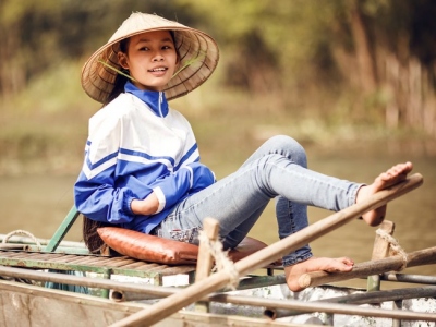 Floating-market-in-Ha-Long-